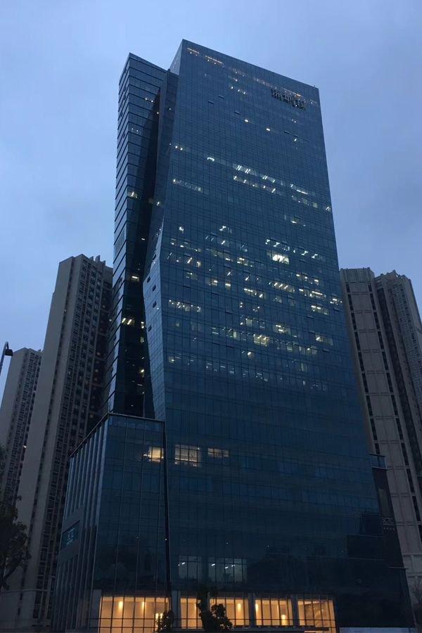(五)深城投中心写字楼房源挂牌量为17套,其中写字楼出租为17套,写字楼